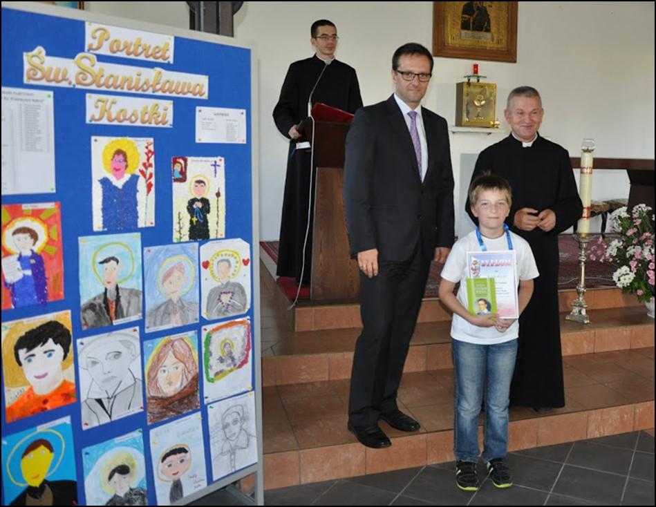 Nasz wielki opiekunie, dziękujemy Ci, że do Boga otwierasz nam drzwi. Zostań w sercach naszych! Na każdego ucznia skieruj swe powieki, dziś, jutro, pojutrze - NA WIEKI! Drogi Święty Stanisławie!