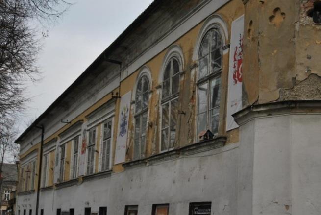 Na szczególną uwagę w tym zakresie zasługuje również zabytkowy Pałac Bobrowskich, zlokalizowany w ścisłym centrum.