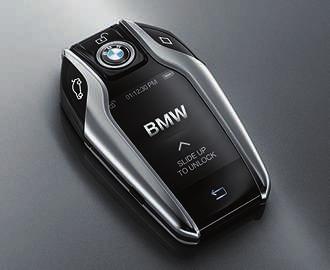 z funkcją hamowania oraz ostrzeganie przed pojazdami nadjeżdżającymi z boku. WYŚWIETLACZ BMW HEAD UP.