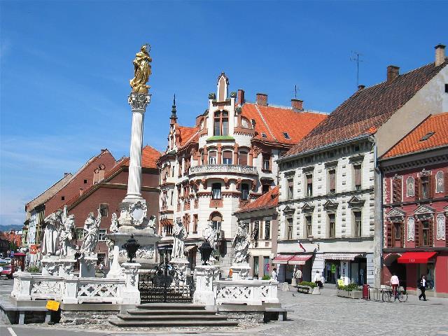 Wyjazd w kierunku Lubljany, zakwaterowanie w hotelu, obiadokolacja, nocleg. Długa historia miasta pozostawiła po sobie cenne pamiątki.