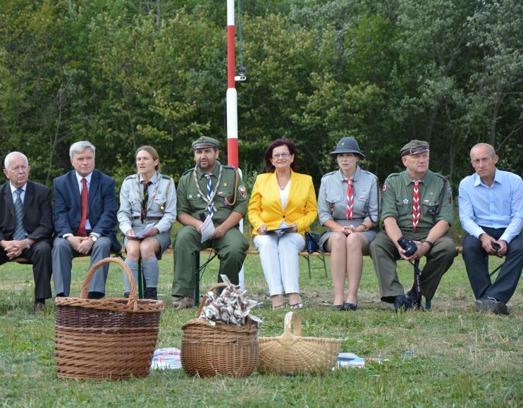 Harmonogram programu Program organizacyjnie dzieli się na 5 części: dzień przyjazdu z czasem na rejestrację, zakwaterowanie (zaokrętowanie) i wieczorne ogniobranie 3 dni zajęć w blokach programowych,