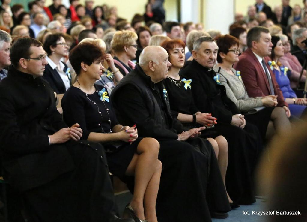 Uczniowie i nauczyciele ZSO, aby uczcić pamięć o Janie Pawle II, przygotowali spektakl zatytułowany Totus Tuus.