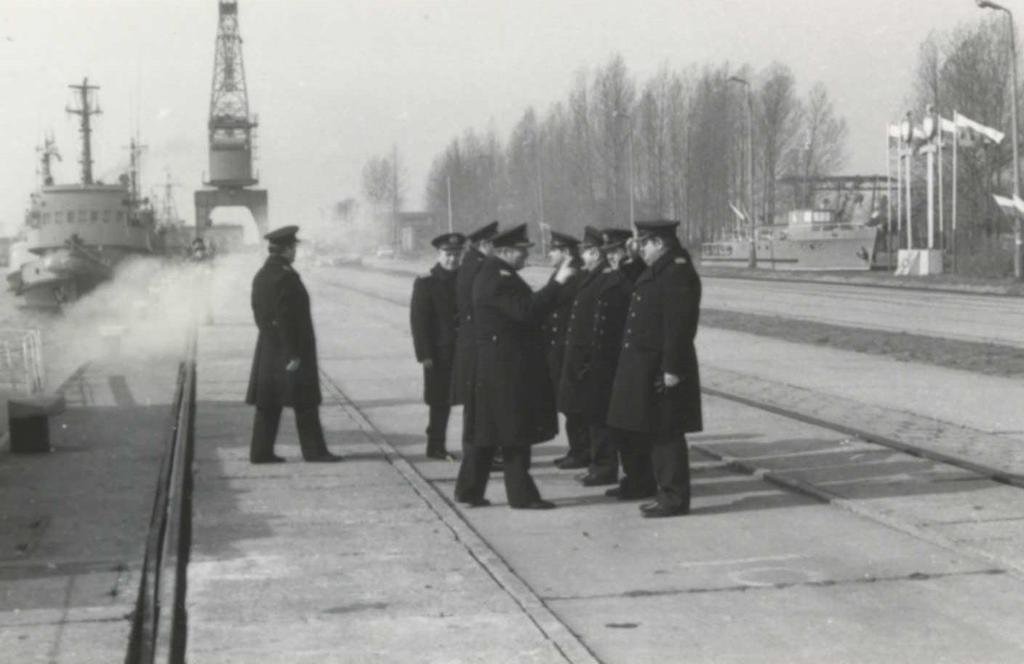 Kontradmirał w st. spocz. dr inż. Czesław DYRCZ 9.