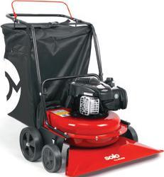 silnikiem Briggs&Stratton o mocy 2,0 kw, zasysa w każdych warunkach także mokre lub wilgotne liście z terenów zielonych i dróg.