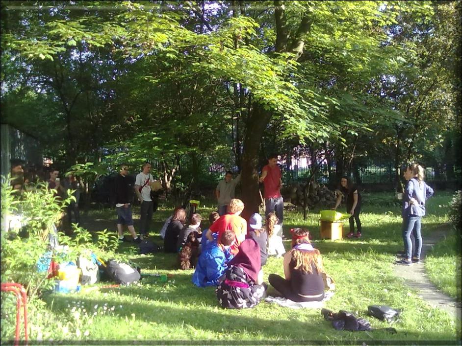 Gra Miejska W poszukiwaniu Czarnej Wołgi organizowana przez PAL Streetwork W grze uczestnicy przenieśli się do czasów