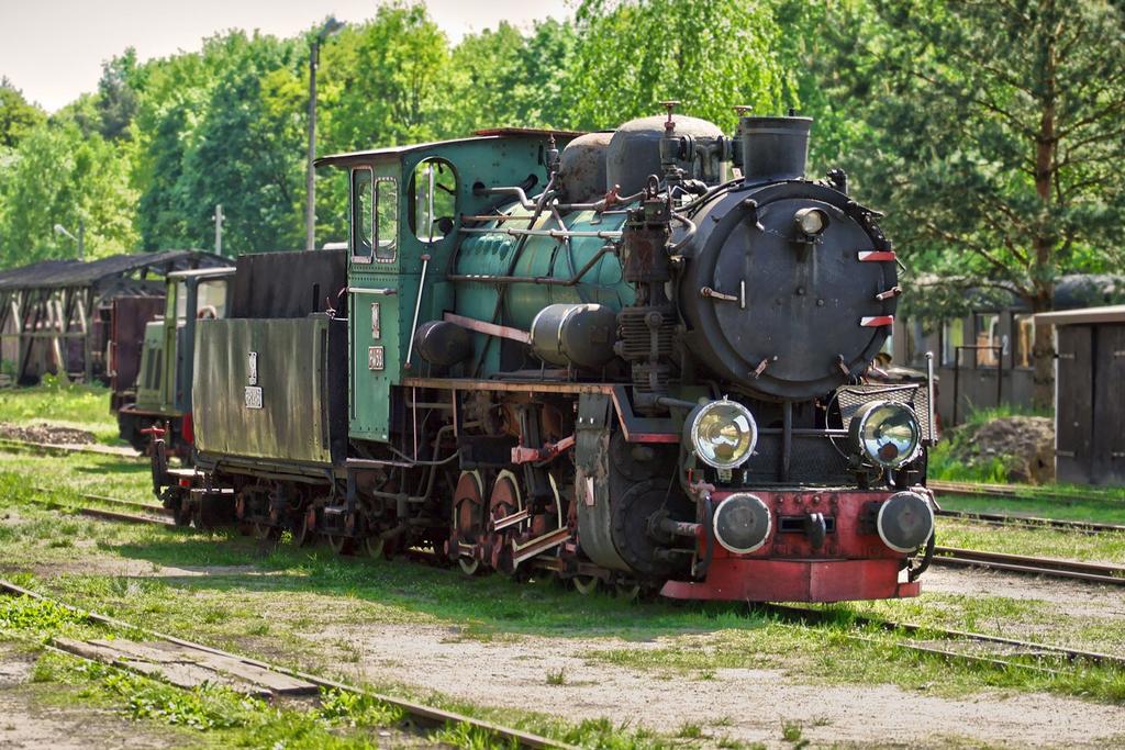 GÓRNOŚLĄSKIE KOLEJE WĄSKOTOROWE (BYTOM) Pierwsza normalnotorowa linia kolejowa ruszyła na Górnym Śląsku w 1846 roku i łączyła Wrocław z Mysłowicami.