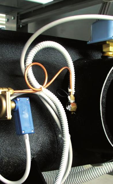 izmjenivaču, - zaštita kompresora u slučaju visokih temperatura, - PED sigurnosni ventil Dodatni pribor za naručivanje: - kontrola kondenzacije