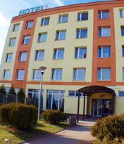 27 28 HOTEL PŁONIA ul. Uczniowska 3 tel. +48 91 462 12 21 Rezerwacja online na www.hotele-tur.com.