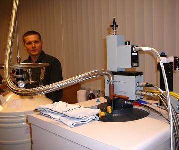 Mikroskop sił atomowych Tor spektrometryczny na akcelaratorze Van de Graafa do