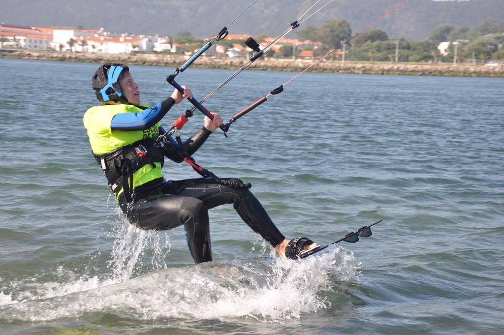 SZKOLENIE PODSTAWOWE SZKOLENIE IKO Podczas wyjazdu będzie możliwość zrobienia kursu kitesurfingowego od postaw. Szkolimy wg programu IKO i w oparciu o wieloletnie doświadczenie.