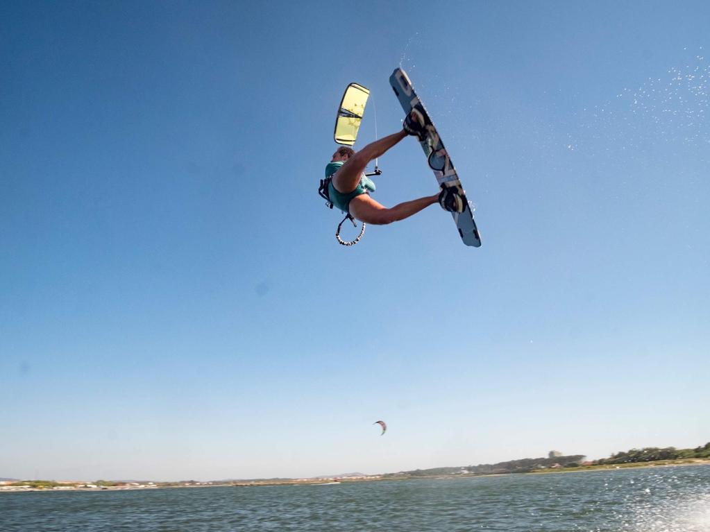 PORTUGALIA - KITE, SURF & JOGA SueñoSurf organizuje wyjazdy kitesurfingowe wraz z doszkalaniem dla zaawansowanych i szkoleniem podstawowym.