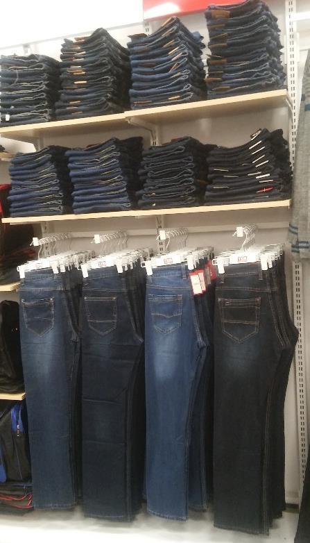Ściana Jeans przykładowa ekspozycja Ilość modułów przeznaczonych na ścianę jeans zależy od ilości posiadanego asortymentu.