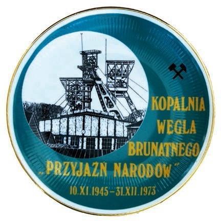 Rozdział 3 "Łoza" koło Żar. W 1968 r. zlikwidowano kopalnię "Henryk" w Żarach, a siedzibę przedsiębiorstwa pod nazwą KWB Przyjaźń Narodów Szyb Babina przeniesiono do Łęknicy.