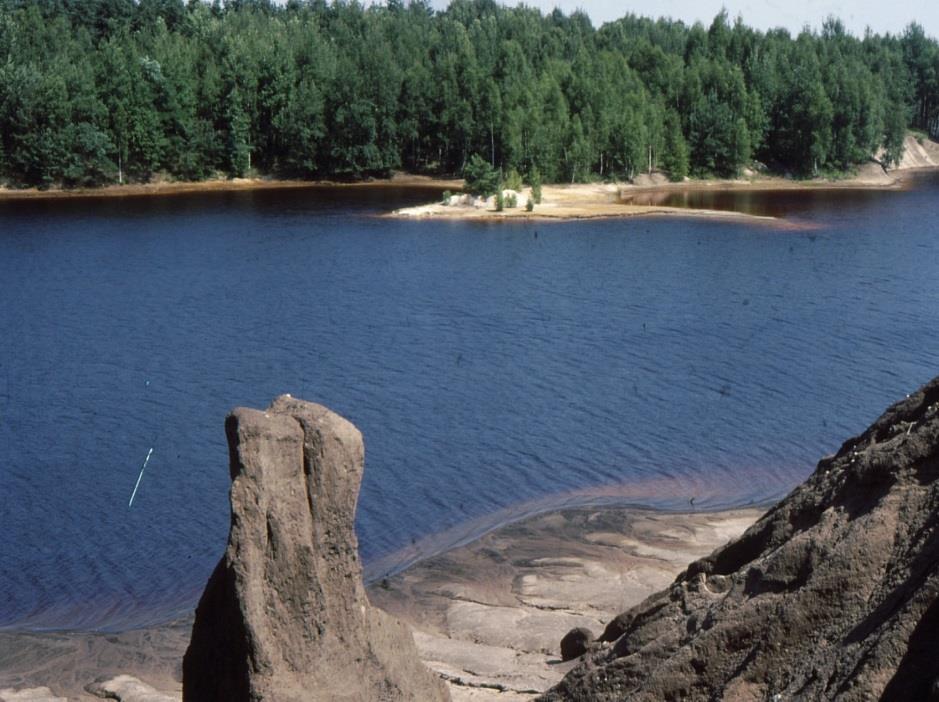 byłej kopalni Przyjaźń Narodów w Łęknicy w 1995 r. i 2014 r. (oprac. aut.) Fot. 4.29.