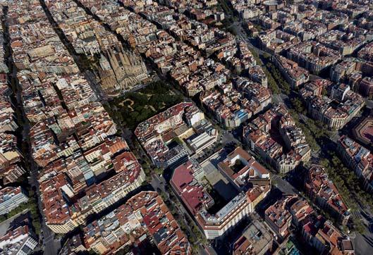 Inspiruje każdy nasz samochód (właściwie 50% energii, którą wkładamy w tworzenie samochodów, pochodzi bezpośrednio z hiszpańskiego słońca). Barcelona to miasto, które nigdy się nie zatrzymuje.