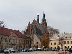 OLKUSZ Bazylika św. Andrzeja Apostoła 1184 - pierwszy historyczny zapis potwierdzający istnienie olkuskiej parafii. 1317 - pierwsza wzmianka o kościele Św. Andrzeja. 1584 - wielki pożar miasta i kościoła.