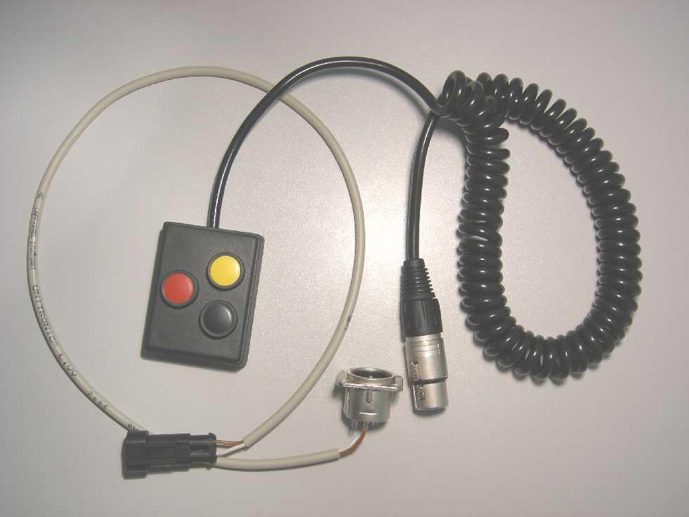 2.2.Użytkowanie Urządzenie można obsługiwać za pomocą klawiatury lub pilota, wyposażonego w bardzo trwały kabel i odporne na czynniki zewnętrzne złącze.