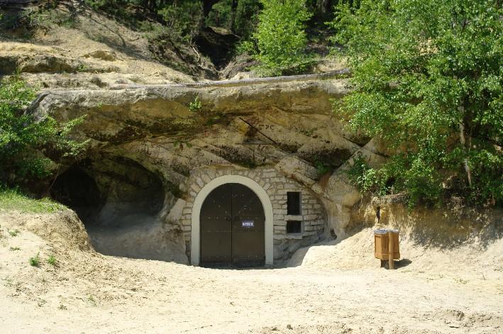 wejście do grot trasa zwiedzania wyroby z piasku Diabeł Nadgórzycki Pod opieką
