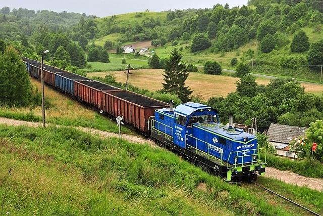2. Modernizacje lokomotywy typu FAUR LDE1300 (SP32) Lokomotywy SP32 były pojazdami przeznaczonymi do obsługi lekkiego ruchu pasażerskiego, zamówionymi przez PKP w rumuńskich zakładach FAUR w