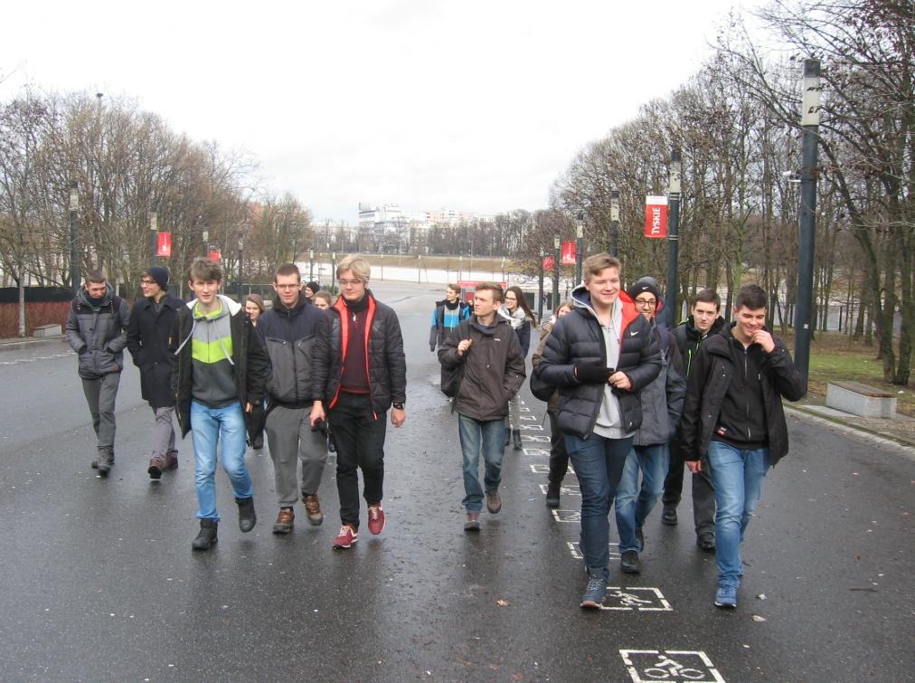 Całą klasą mogliśmy odprowadzić naszych wybrańców do samego portalu