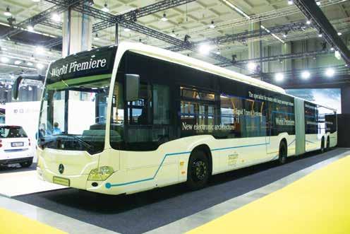 Mercedes-Benz Citaro C2 Capacity L w wersji pięciodrzwiowej ze stojącym silnikiem Euro 6 OM470 Po SOR i MAN, Mercedes-Benz jest kolejną firmą oferującą pięciodrzwiowe autobusy przegubowe