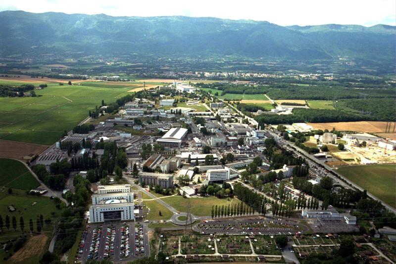 Laboratorium CERN (Szwajcaria) takie małe miasteczko.