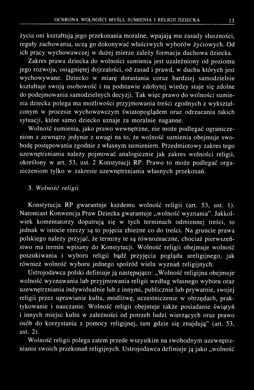 życia oni kształtują jego przekonania m oralne, w pajają mu zasady słuszności, reguły zachow ania, uczą go dokonywać w łaściw ych wyborów życiow ych.