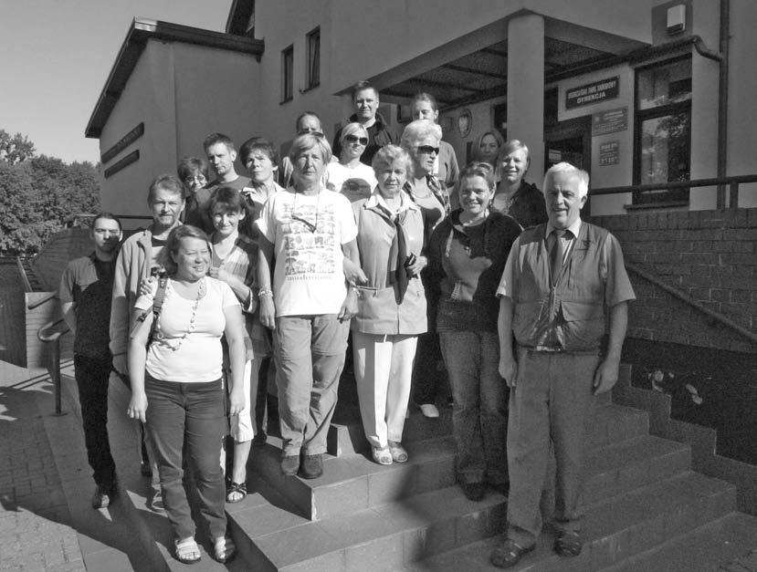 100 Wiadomości Botaniczne 56(3/4). 2012 Ryc. 3. Sesja terenowa w Biebrzańskim Parku Narodowym (sierpień 2012) (z archiwum PTMyk). Fig. 3. Field session in the Biebrza National Park (August 2012) (form the archive of PTMyk).