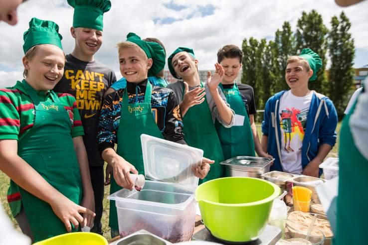 jednej ze szkól społecznych w Poznaniu: -