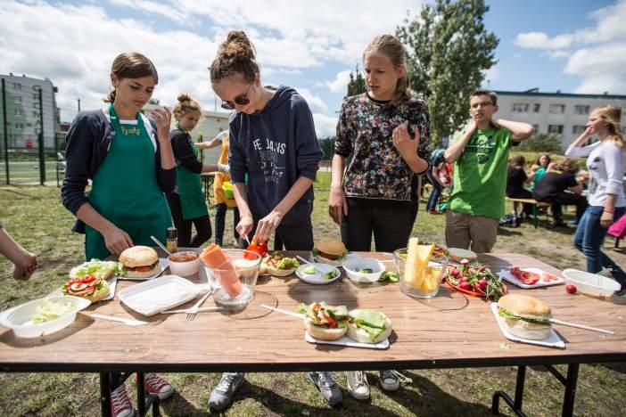 Edukacyjne zajęcia z młodzieżą Grillowanie bez