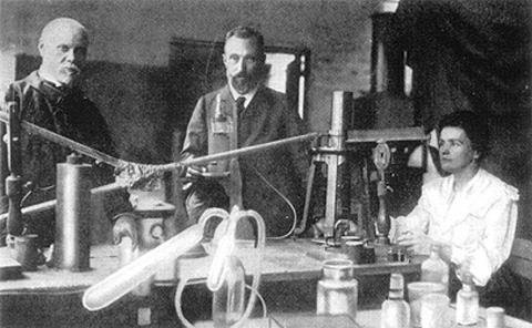 Atomy - dowody eksperymentalne Doświadczenia Marii Skłodowskiej (1903, 1911 r.