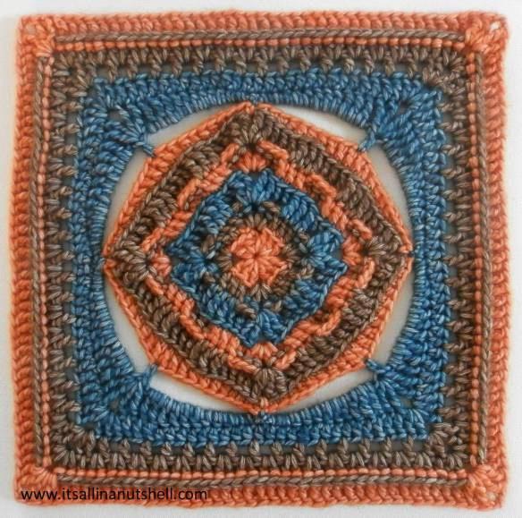 Zaprojektowałam 12 calowy (30 cm) kwadrat specjalnie na pierwsze urodziny grupy CAL - Crochet group. Czy możecie sobie wyobrazić, że ta radosna i pomocna grupa mająca już 20.000(!