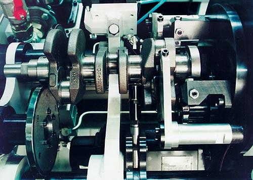 Geometry measuring station (optional) with the following functions: Identification of crankshaft type and sampling of crank pin geometry.