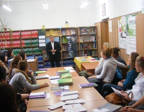 Adresatami były osoby zainteresowane profesjonalnym wsparciem w planowaniu swojej edukacji i kariery, a także wszyscy, którzy chcieli wzbogacić swoją wiedzę na temat rynku pracy m.in.: uczniowie, studenci, osoby dorosłe oraz pracownicy instytucji oświatowych.