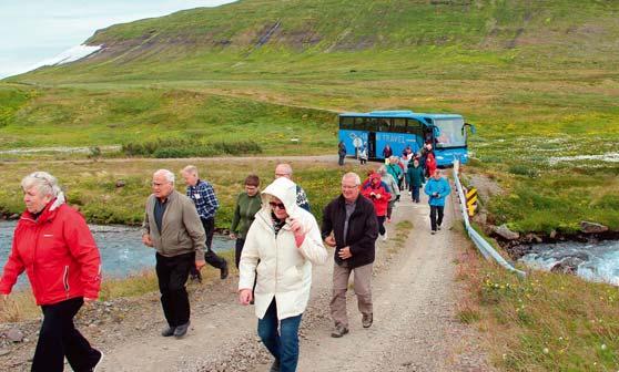 fór vegurinn í sundur á heiðinni og enn sjást ummerki eftir það.