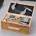 w plastikowej kasetce Vernier caliper, micrometer, edge square and steel ruler in plastic box