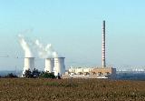 Konwencjonalny system elektroenergetyczny (SEE) Wytwarzanie energii w dużych elektrowniach cieplnych i elektrociepłowniach (przewaga paliw kopalnych) Przesył energii na duże odległości rozbudowany