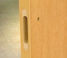 System ustawiania umożliwiający wypośrodkowanie urządzenia pomaga przy frezowaniu otworów w drzwiach z