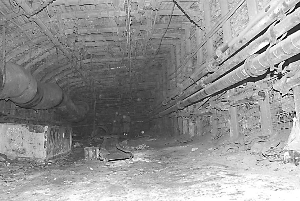 6), podczas prowadzenia eksploatacji ściany wyeliminowane zostały czasochłonne roboty górnicze, związane z bezpiecznym prowadzeniem eksploatacji ściany, tj.