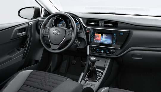 Premium i Premium Hybrid Charakterystyczny styl podkreślony chromowanymi akcentami, większy komfort dzięki skórzanej kierownicy, system multimedialny Toyota Touch 2 z funkcją Bluetooth i kamerą