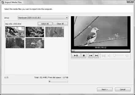 Import videa z disku do počítače Videa můžete kopírovat z disku z videokamery do počítače. b Poznámky Připojte videokameru pomocí dodaného napájecího adaptéru do elektrické zásuvky (ve zdi) (str. 21).