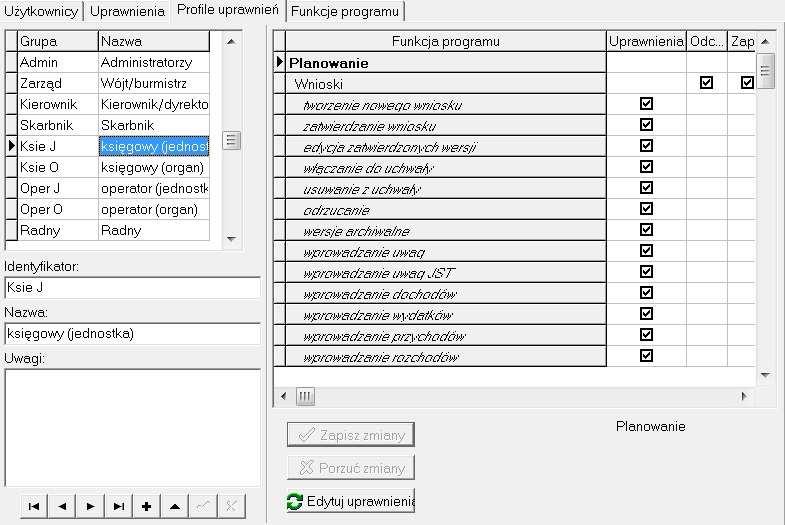 Aby edytować istniejący profil należy: - przejść na zakładkę Profile uprawnień - zaznaczyć wybrany profil - kliknąć Edytuj uprawnienia - zaznaczyć/odznaczyć wybrane uprawnienie - zapisać zmiany
