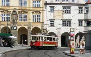 Ważne kontakty i informacje Ważne kontakty i informacje Prague Sightseeing Tours www.pstours.cz miejsce odjazdu: náměstí Republiky 3 Premiant City Tour www.premiant.