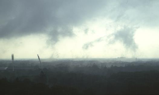 Cumulus (Cu) Nazwa polska: pierzasta Zbudowana głównie z kropel wody