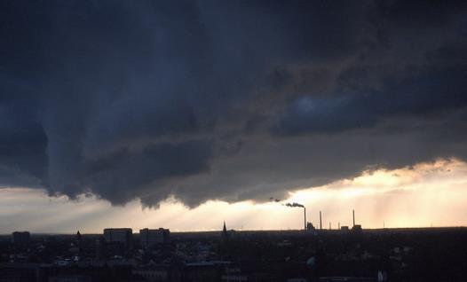 Stratus (St) chmura warstwowa zaczynająca się blisko powierzchni ziemi (70-300