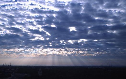 Stratocumulus (Sc) chmura kłębiasto-warstwowa, podstawa zwykle od 300