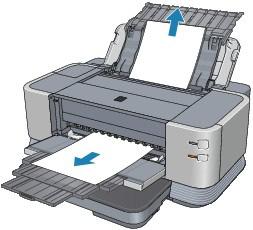 Papier zaciął się w otworze wyjściowym papieru lub na tylnej tacy Strona 407 z 487 Podręcznik zaawansowany > Rozwiązywanie problemów > Zacięcia papieru > Papier zaciął się w otworze wyjściowym