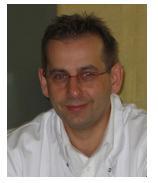 Technik dentystyczny Jacek Oksiński, wykładowca, organizator szkoleń dla lekarzy i techników dentystycznych.