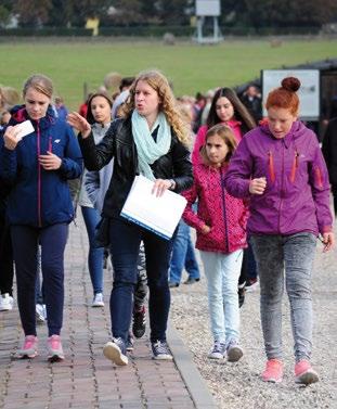 30 EDUKACJA W sposób bezpośredni zajęcia uświadomiły mi, jak mogą postępować poszczególne jednostki pod wpływem ideologii, propagandy i poczucia bezkarności.