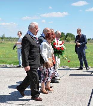 Majdanka. Krzysztof i Andrzej Korczakowie opowiedzieli o swojej babci i jej powojennych losach oraz przywieźli ze sobą wiele pamiątek.